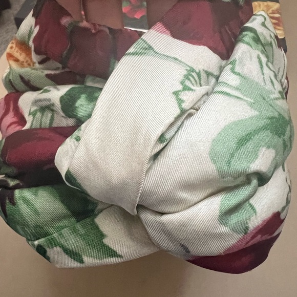 2 Gucci head wraps prints in slides after model photo. Worn but like new. - Picture 6 of 6